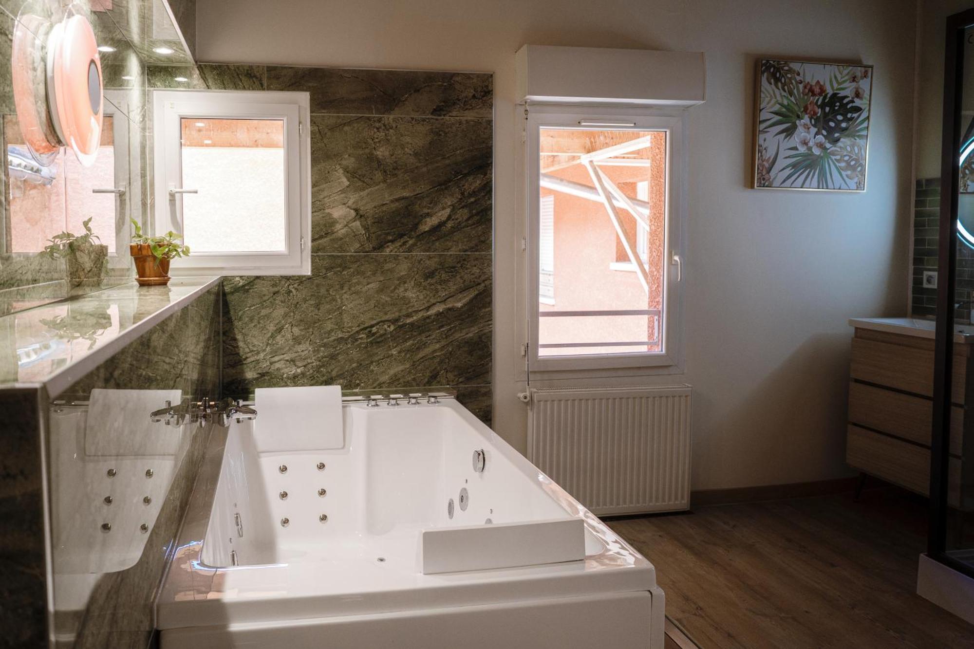 Appart Hotel Le 8 La Suite & Spa - Parking Gratuit - Mâcon Buitenkant foto